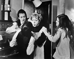 Jenny Agutter, Ann Lancaster, Sally Thomsett, and Gary Warren in The Railway Children (1970)