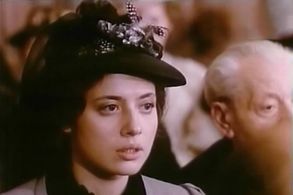 Anna Kondarakis and Nataliya Sumskaya in Zlochyn z bahatma nevidomymy (1993)
