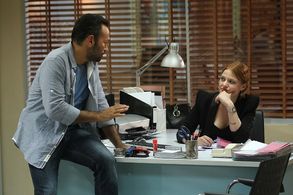 Ali Sunal and Naz Elmas in Güzel Çirkin (2013)