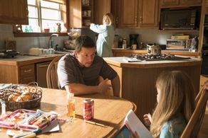 Mark Wahlberg, Kate Hudson, and Stella Allen in Deepwater Horizon (2016)