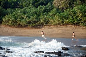 Juan Pablo de Santiago and Hoze Meléndez in I Dream in Another Language (2017)