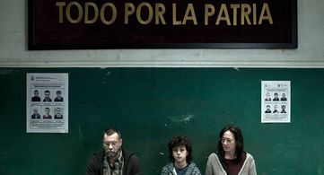 Àlex Casanovas, Rosa Gàmiz, and Nil Cardoner in Phoenix 11·23 (2012)