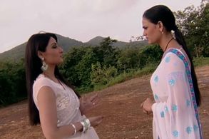 Shweta Tiwari and Urvashi Dholakia in Kasautii Zindagii Kay: Episode #1.1075 (2006)
