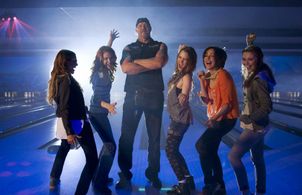 Patricia Heaton, Trace Adkins, Sarah Drew, Andrea Logan, Samantha Hanratty, and Abbie Cobb in Moms' Night Out (2014)