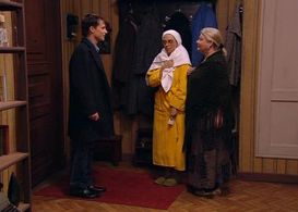 Irina Muravyova and Nelli Uvarova in Ne rodis krasivoy (2005)