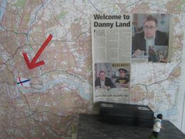 Danny Wallace in How to Start Your Own Country (2005)