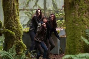 Stephanie Hunt, Alisha Newton, and Sarah Dugdale in The Hollow (2015)