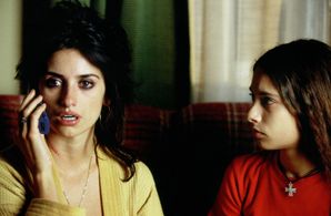 Penélope Cruz and Yohana Cobo in Volver (2006)