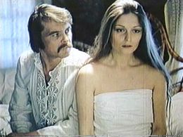 Ivan Mikolaychuk and Galina Sulima in Takaya pozdnyaya, takaya tyoplaya osen (1982)