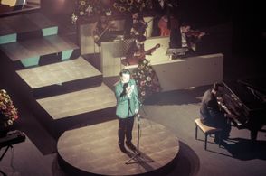 Julián Román in Hasta Que Te Conocí (2016)