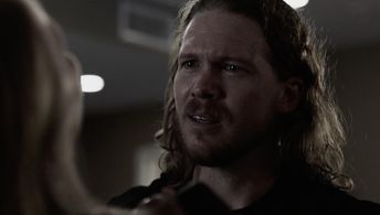 Still of Scott Deckert and Lindsay Pulsipher in Fox's 9-1-1: Lone Star