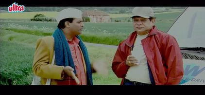 Mohan Joshi and Bharat Jadhav in Mukkam Post London (2007)