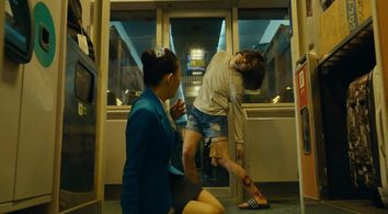 Shim Eun-kyung and Do-im Woo in Train to Busan (2016)