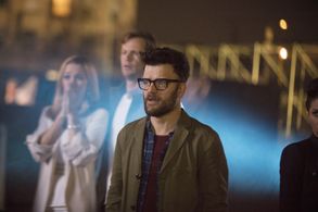 Kip Pardue, Kevin Weisman, and Annie Wersching in Runaways (2017)