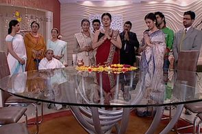 Mita Vashisht, Neelam Mehra, Rajeeta Kochhar, Lily Patel, Ali Merchant, and Poorva Gokhale in Kahaani Ghar Ghar Kii (200