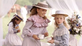 Sarah Polley and Gema Zamprogna in Avonlea (1990)