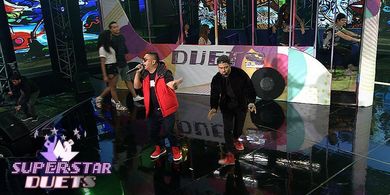 Andrew E. and Jerald Napoles in Superstar Duets (2016)