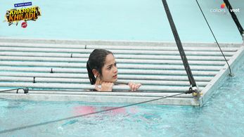 Jannat Zubair Rahmani in Fear Factor: Khatron Ke Khiladi: Kanika-Rubina vs ostriches (2022)