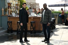 Tom Ellis and D.B. Woodside in Lucifer (2016)
