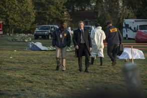 Diego Klattenhoff and Royce Johnson in The Blacklist (2013)