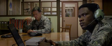 Gavin Hood and Lemogang Tsipa in Eye in the Sky (2015)