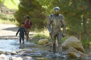 Mark Jackson, Kai Wener, and BJ Tanner in The Orville (2017)