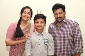 Jyotika and Vidharth in Kaatrin Mozhi (2018)