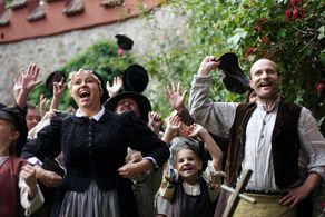 Jirí Ployhar and Jitka Sedlácková in Nebe a Vincek (2008)