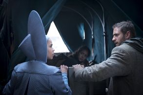 Oliver Jackson-Cohen, Roxy Sternberg, and Adria Arjona in Emerald City (2016)