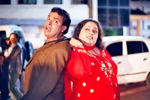 Bharat Jadhav and Nirmiti Sawant in Khabardar (2005)