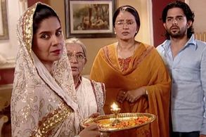 Mita Vashisht, Neelam Mehra, and Lily Patel in Kahaani Ghar Ghar Kii (2000)