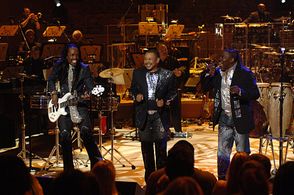Philip Bailey, Earth Wind & Fire, Ralph Johnson, and Verdine White in American Idol: Idol Gives Back: Part Two (2007)