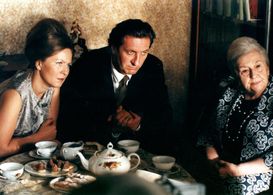Bolek Polívka, Simona Stasová, and Stella Zázvorková in Cosy Dens (1999)
