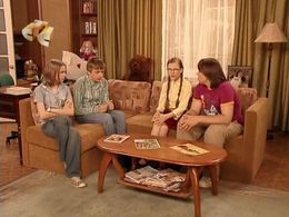 Elizaveta Arzamasova, Aleksandr Gorchilin, Darya Melnikova, and Mikhail Kazakov in Papiny dochki (2007)