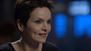 Anaïs Barbeau-Lavalette in Deux hommes en or (2013)