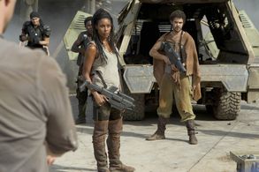 Christine Adams and Robert Preston in Terra Nova (2011)