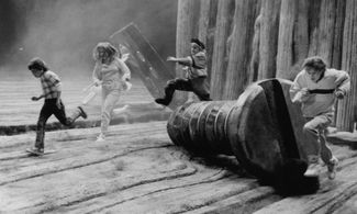 Thomas Wilson Brown, Amy O'Neill, Robert Oliveri, and Jared Rushton in Honey, I Shrunk the Kids (1989)