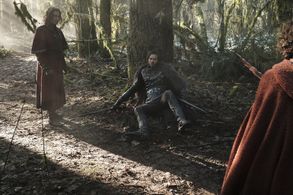 Robert Carlyle and Torstein Bjørklund in Once Upon a Time (2011)