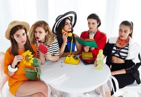 Dilan Çiçek Deniz, Bensu Soral, Büsra Develi, Beste Kökdemir, and Melisa Senolsun in Tatli Küçük Yalancilar (2015)