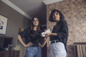 Hare Sürel and Ece Yasar in The Pit: ÇukurS3 (2019)