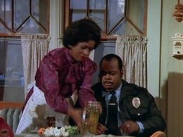 Reginald VelJohnson and Jo Marie Payton in Family Matters (1989)