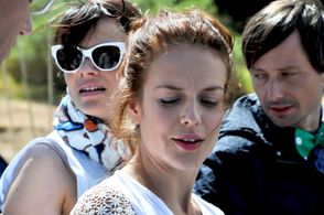 Jana Stryková, Jaroslav Plesl, and Andrea Ruzicková in How to Shake Off a Bride (2016)