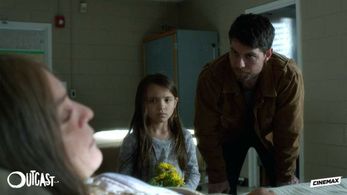 Patrick Fugit and Madeleine McGraw in Outcast (2016)