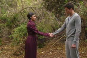 Robbie Amell and Andy Allo in Upload (2020)