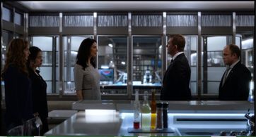 Kristof Konrad, Joanne Kelly, Kristen Connolly, Alyssa Diaz, and Vladimir Raiman in Zoo (2015)