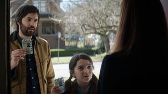 Jim Sturgess and Brooklynn Prince in Home Before Dark (2020)