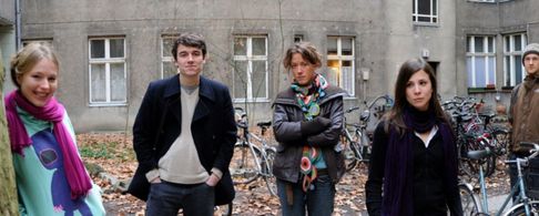 Anna Brüggemann, Robert Gwisdek, Alexander Khuon, Katharina Spiering, and Aylin Tezel in Move (2012)