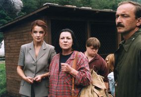 Zlata Adamovská and Milena Dvorská in Den dobrých skutku (2001)