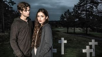 Felice Jankell and Edvin Endre in En delad värld (2015)