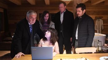 Miroslav Donutil, Alena Mihulová, Vojtech Kotek, Martin Pechlát, and Eliska Krenková in Bird Atlas (2021)